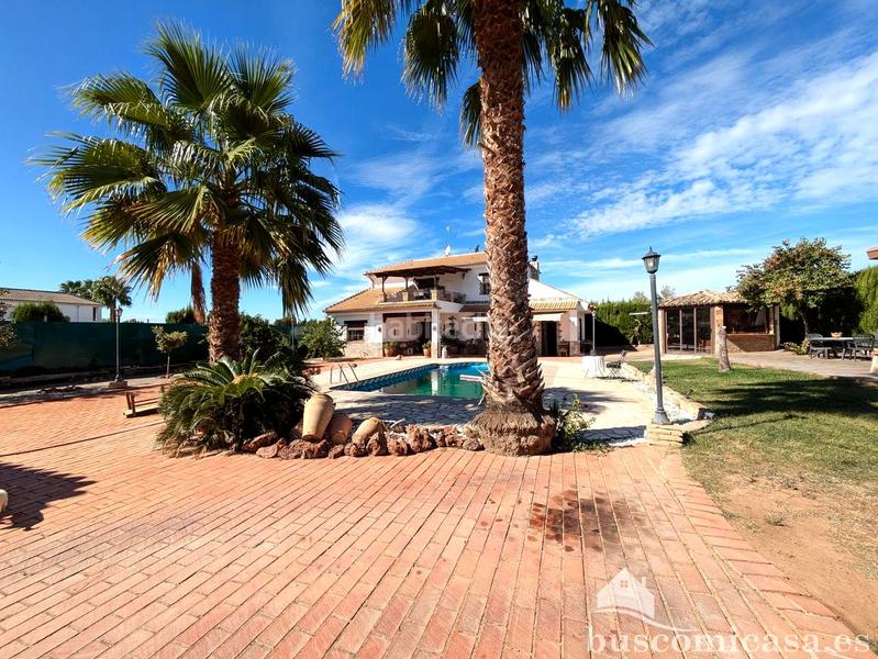 Foto ec8d65ca-4811-46ee-9401-42c7a70e23c8. Masía fantástica casa en urbanización los almendros. en Linares