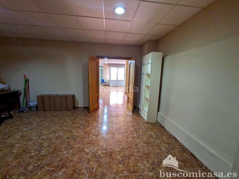 Foto b9b767d8-3afc-445b-b67b-ade49f15f8c1. Lloguer local comercial a Zona Hospital Linares