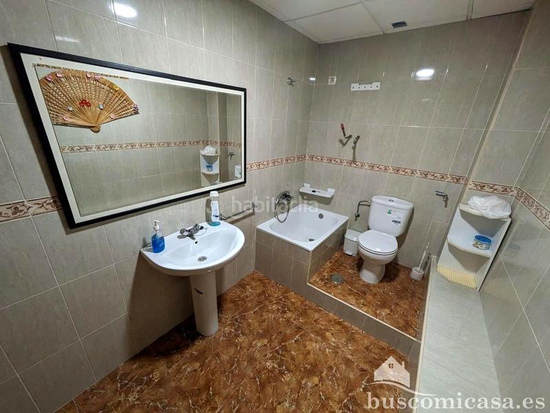 Foto d0ed6446-db1a-4aeb-aabe-2339a84a4587. Lloguer local comercial a Zona Hospital Linares