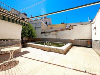 Casa  Miguel cobo. Gran casa con piscina en calle miguel cobo.