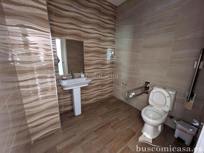 Foto bf61a603-083d-44a8-9bb3-ccf41df4fb7f. Alquiler local comercial estupendo local reformado en Linares