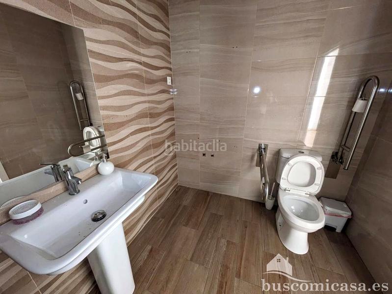 Foto f7c1a541-0e66-48ef-9a7a-6cc3314b06f0. Location local commercial dans Zona Hospital Linares