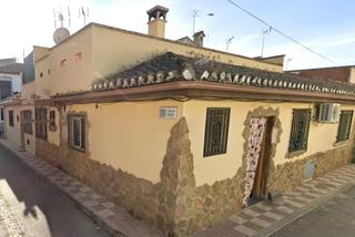 Casa  Costa rica. Casa adosada en calle costa rica. ocupada