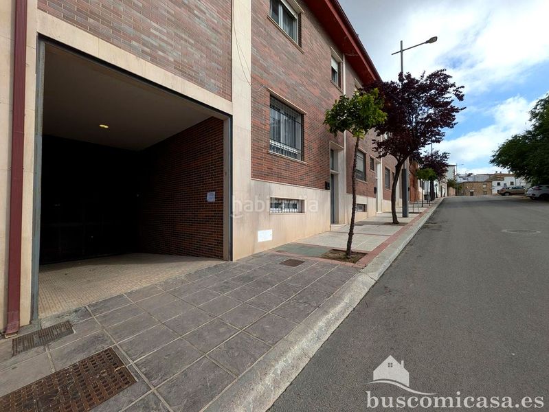 Foto 15e00f4d-ae24-4c41-96dd-d38040539509. Aparcament cotxe a Zona Hospital Linares