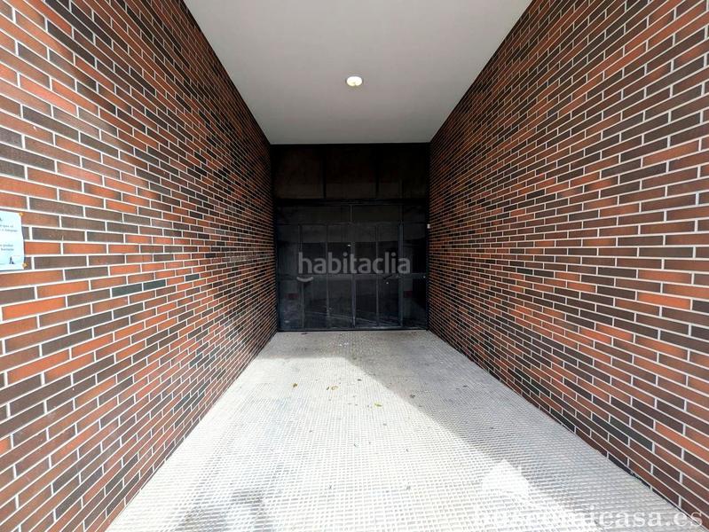 Foto b225a872-141e-440d-85d0-fb619913ca35. Aparcament cotxe a Zona Hospital Linares