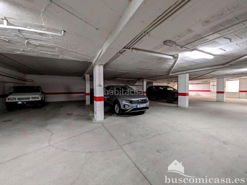 Foto f1a9815f-542d-41f4-a44a-af473f3ea0ae. Aparcament cotxe a Zona Hospital Linares