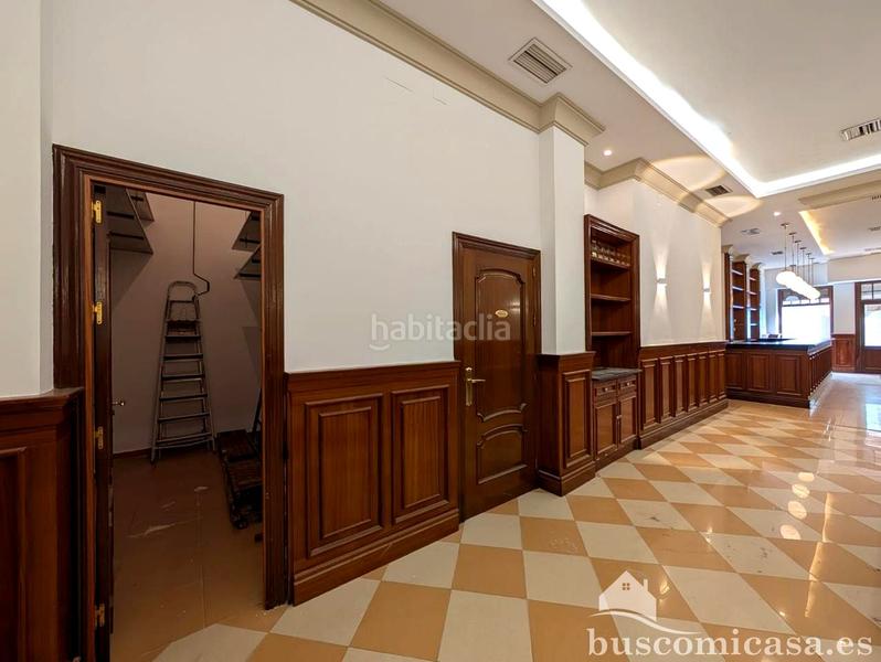 Foto 4ea1e322-b999-4c16-96d2-a4ae78e11da4. Local comercial amplio local en pleno centro . en Linares