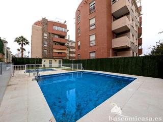 Planta baixa  Reino unido. Fantástico piso en urbanización con piscina.