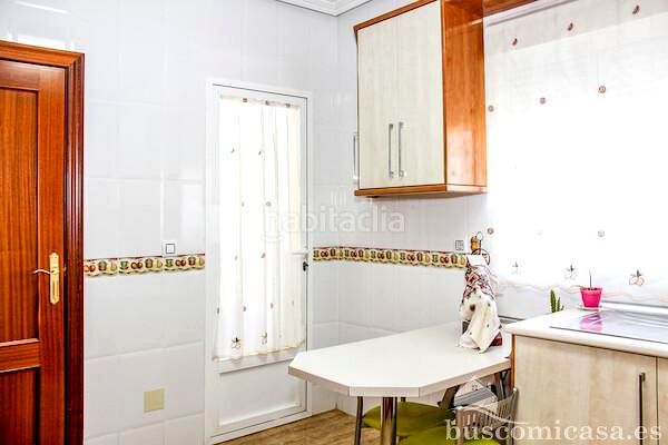 Foto b684d084-b11e-48a0-94a9-9883cb7da26b. Casa amb aparcament a Torreblascopedro