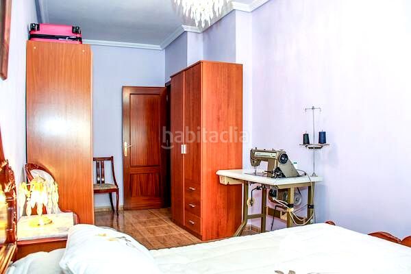 Foto c8807f7d-c255-432b-8313-1e11a8edb385. Casa amb aparcament a Torreblascopedro