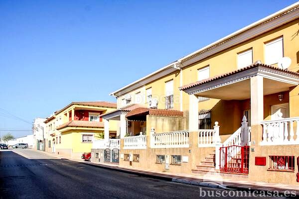 Foto f7c93c5f-b51b-4052-a2bd-63178c68d103. Casa amb aparcament a Torreblascopedro