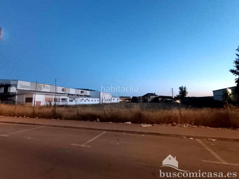 Foto c56e9c84-20c1-4946-b721-878305f071ca. Terreno residencial gran terreno en el polígono los jarales. en Linares