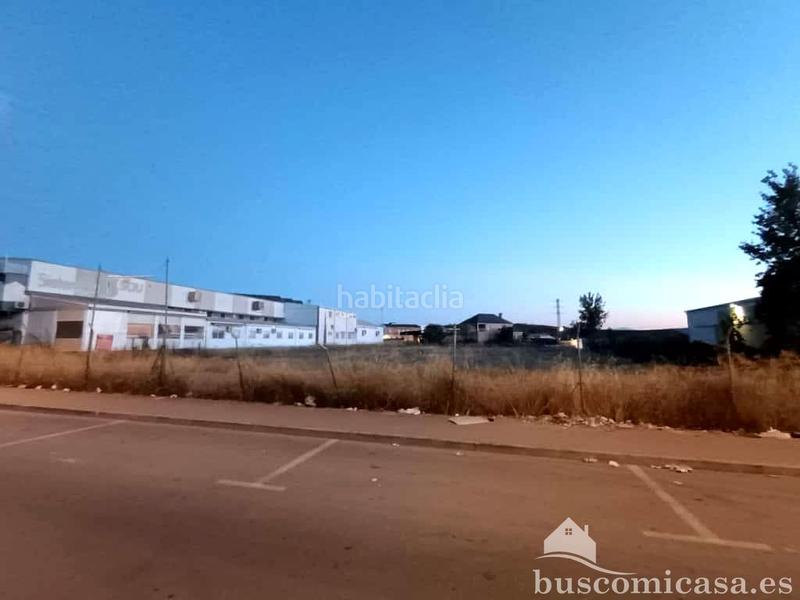 Foto f16b05c0-2b52-479f-ab14-f21205162682. Terreno residencial gran terreno en el polígono los jarales. en Linares