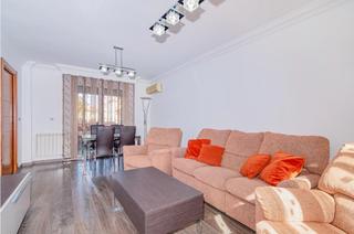 Haus  Jaén. Casa para entrar a vivir en lomalinda