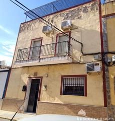 Piano terra  Enrique granados. Planta baja. 3 dormitorios 2 baños y patio. totalmente reformada