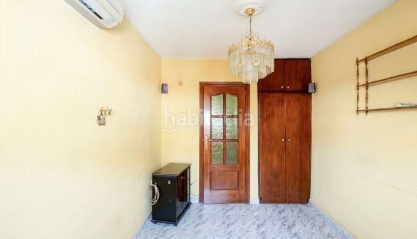 Foto f1b1f70b-a07c-489e-b193-5ce14322384f. Pis amb calefacció a Barrio de Zaidín Granada