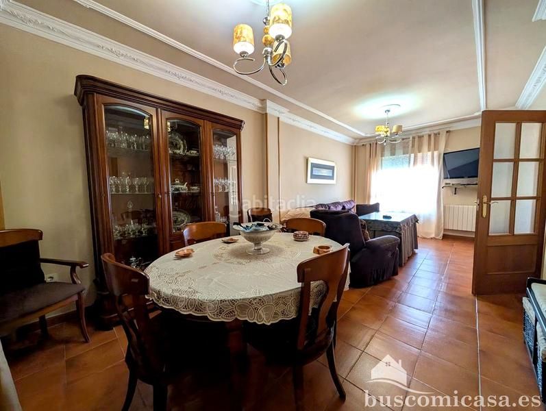 Foto 61fe7c3f-8ed0-4fb1-a653-85f22798a148. Haus mit heizung parking in Zona Hospital Linares