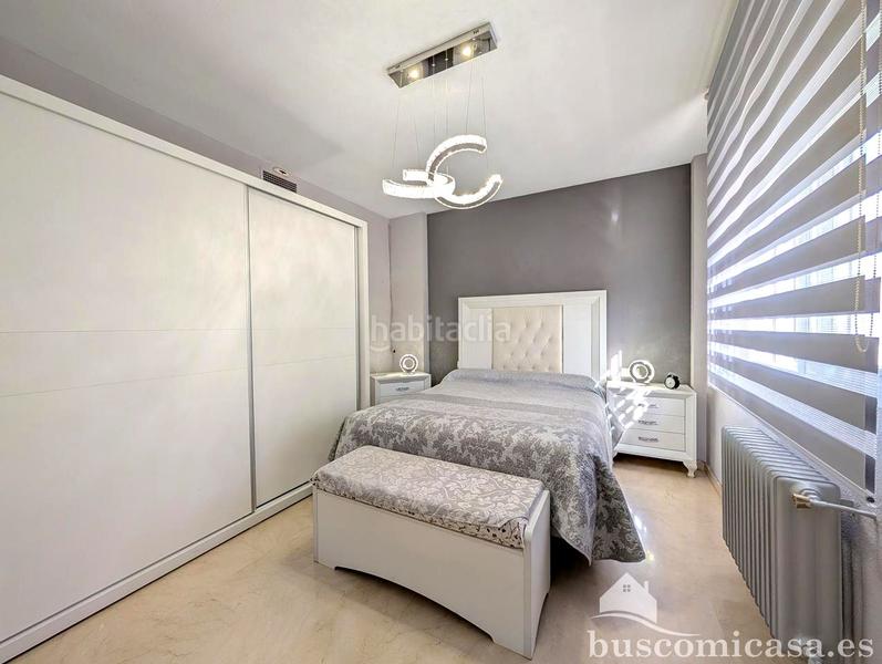 Foto 8b209490-6994-45d9-abfd-d3ca9e393480. Haus mit heizung parking in Zona Hospital Linares