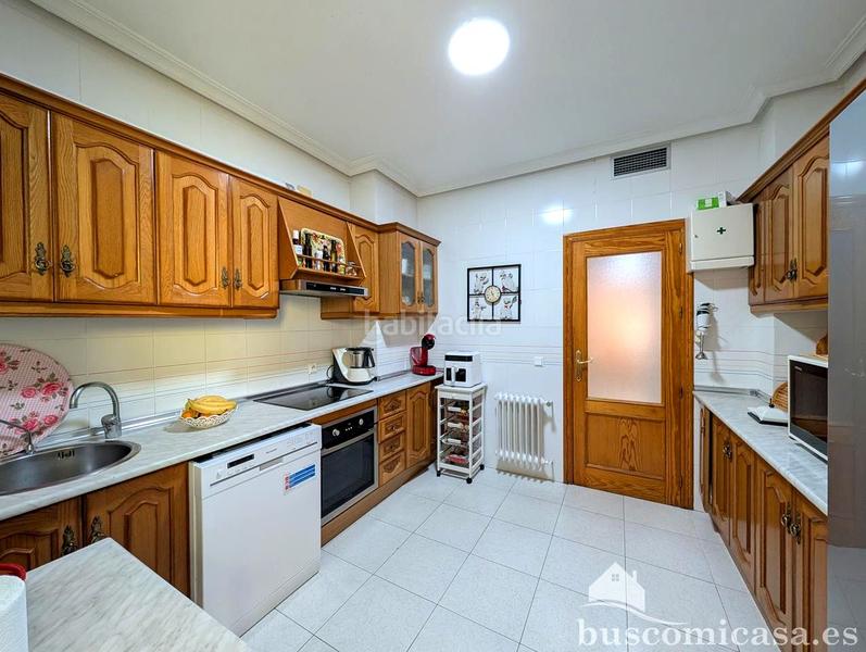 Foto a316a40b-d60f-45e2-86ae-7ac2a55556ba. Haus mit heizung parking in Zona Hospital Linares