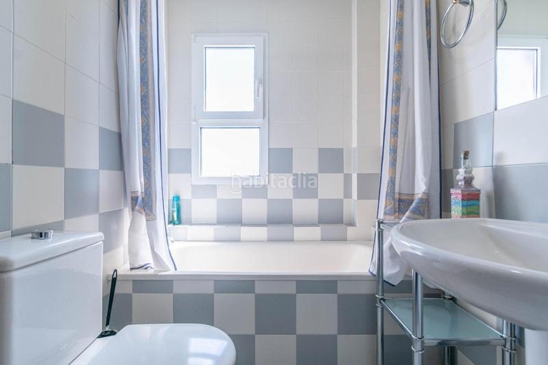 Foto c05d5ff1-3632-47c6-9d1e-b831e3cac775. Haus mit heizung parking pool in Albolote