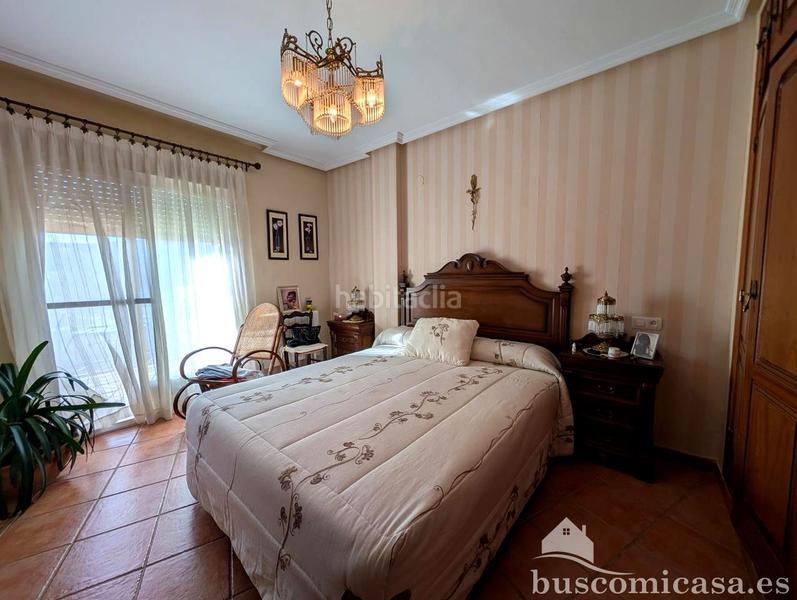 Foto 29068a3f-ae8f-4854-a1bf-c06a07fdea3f. Casa fantástica casa en calle acebuche. en Zona Hospital Linares