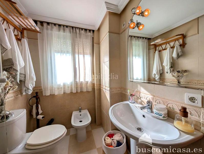 Foto 66e6b2d3-5615-42f4-876e-a5a35a5b0bd8. Casa fantástica casa en calle acebuche. en Zona Hospital Linares