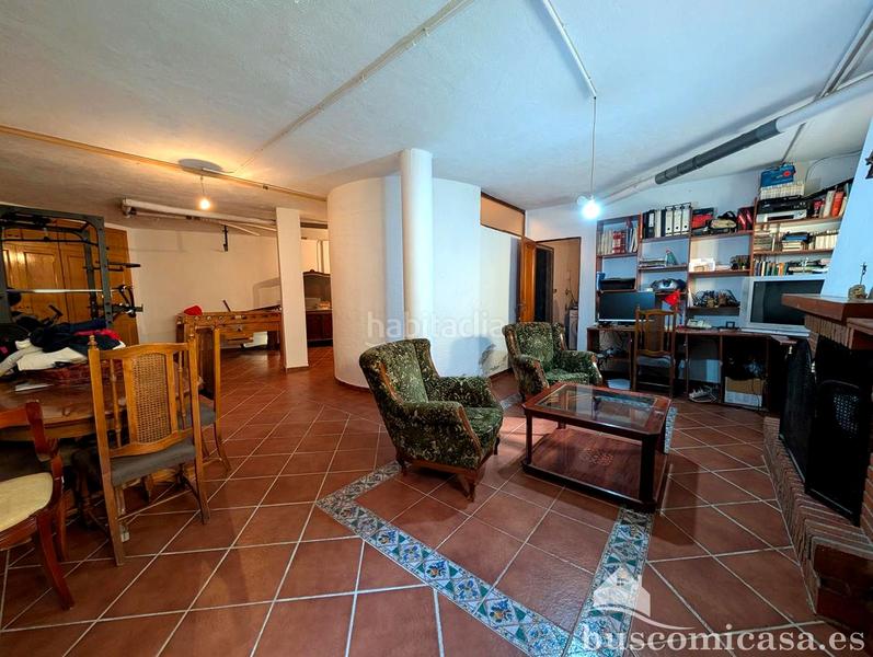 Foto 6deca1d2-af29-49e4-bf54-6230175a42bf. Casa fantástica casa en calle acebuche. en Zona Hospital Linares