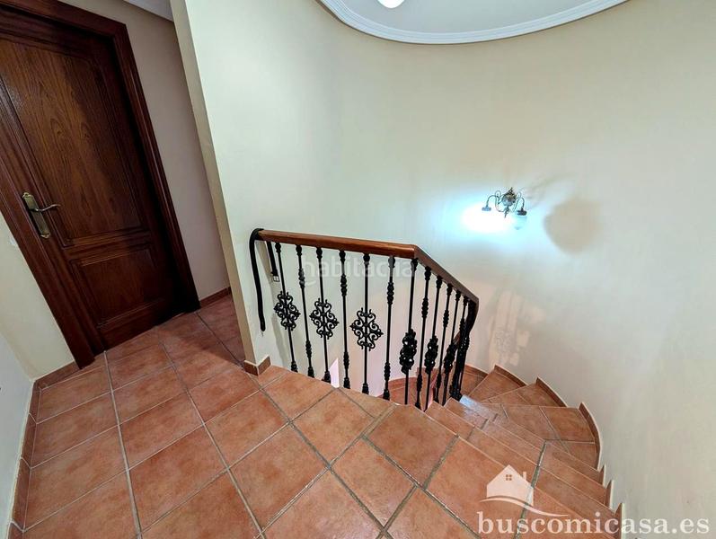 Foto 88770010-717e-4f69-b1c9-4ba40912cf03. Casa fantástica casa en calle acebuche. en Zona Hospital Linares