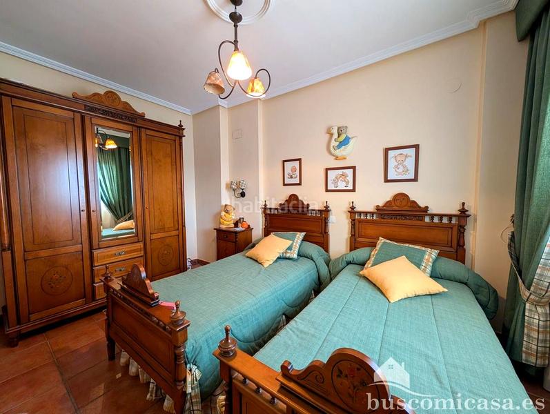 Foto b747bf0b-555c-40ad-89f3-113a0a3c884c. Casa fantástica casa en calle acebuche. en Zona Hospital Linares