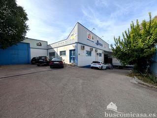 Nau industrial  Mina mexicana. Amplia nave en cale mina mexicana.