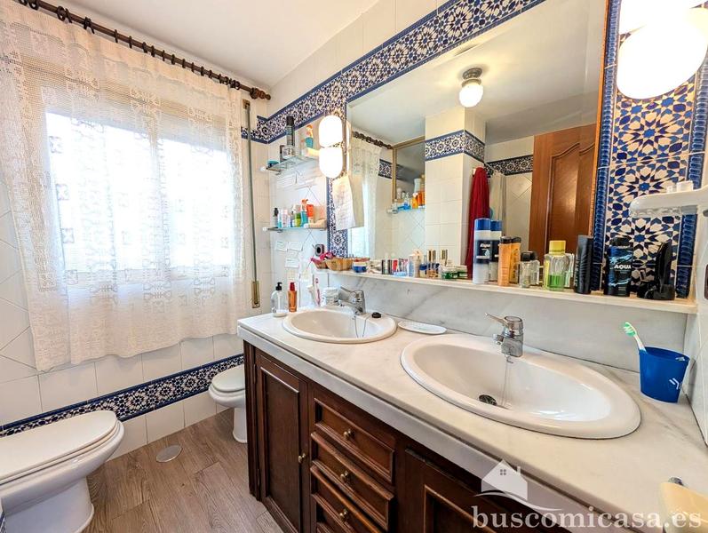 Foto f0c84672-99e9-41e3-b00c-4db135e4f846. Zweistöckige wohnung in Centro ciudad Linares