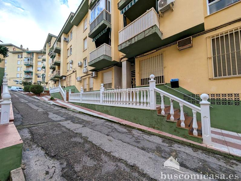 Foto ed5afef2-c765-4031-b499-a2d3a4f2e903. Piso  en urbanización los girasoles. en Centro ciudad Linares
