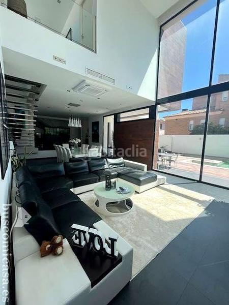 Foto 077006b3-6684-4168-b98f-8e3935cf8d7a. Casa amb piscina a Linarejos Linares