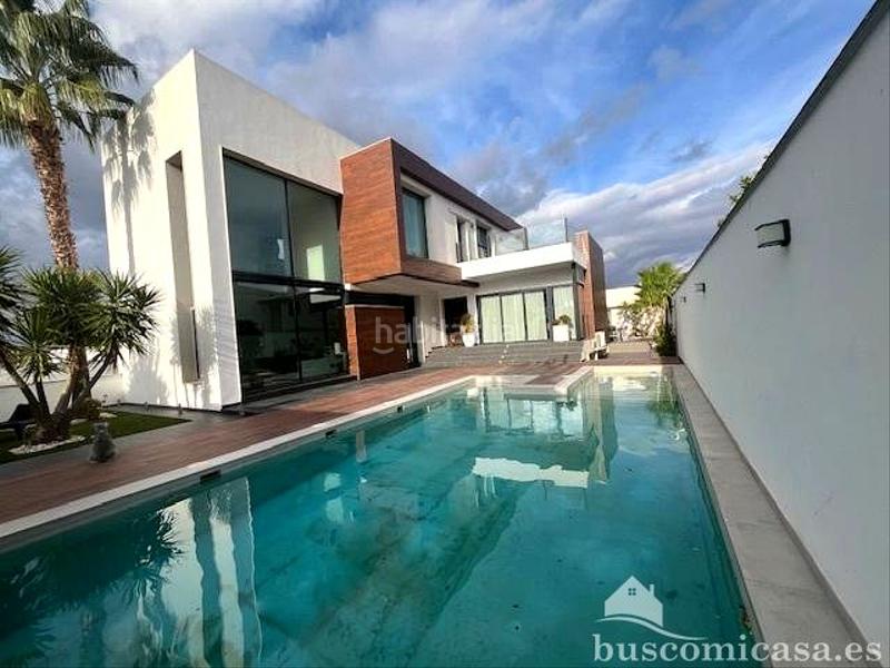 Foto 503c5f15-9485-4844-8a5c-abf8161a64e7. Casa amb piscina a Linarejos Linares