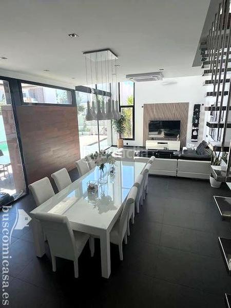 Foto b7e328d8-fe14-4a5f-b08e-0b5f73729846. Casa amb piscina a Linarejos Linares