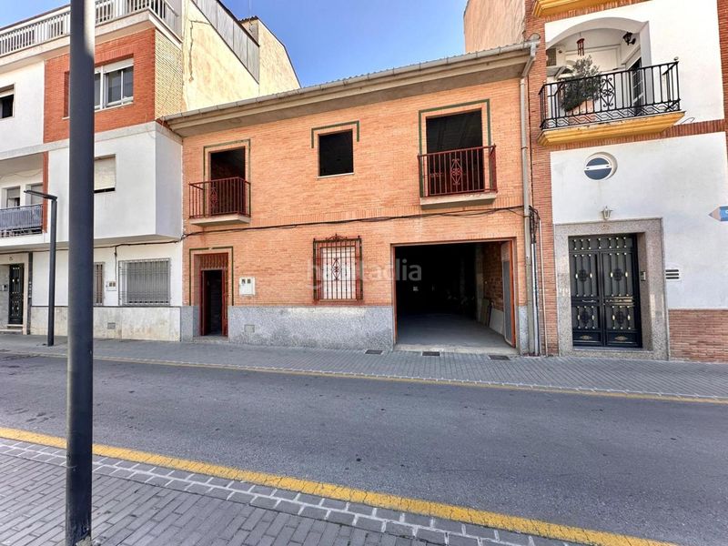 Foto 8b8963a6-a199-4d3c-9768-f551e2e7e160. Casa amb aparcament a Maracena