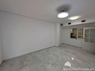 Rent Flat  Calle isaac peral. Estupendo piso céntrico sin amueblar