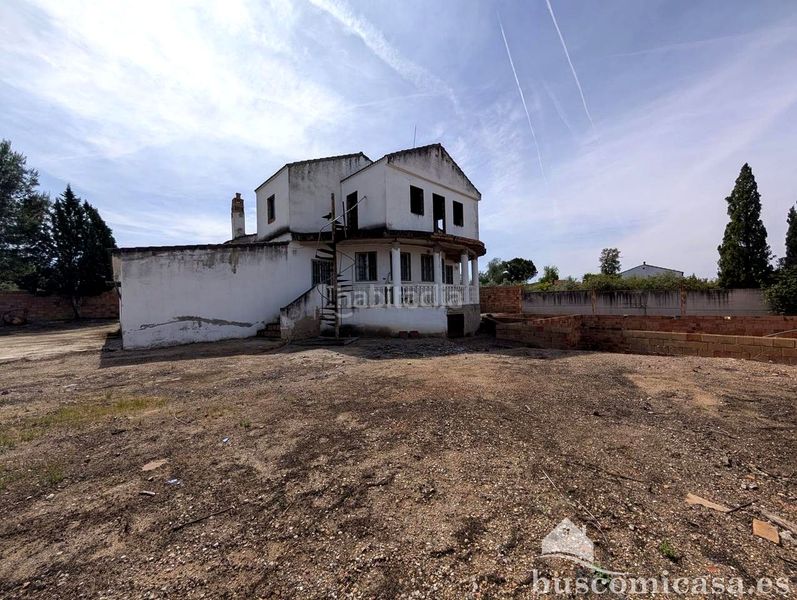 Foto ead957ca-e5c6-4276-9c6b-7ce8ff8e2bd4. Casa amb aparcament a San Roque - La Cruz - La Rozuela Linares