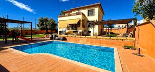 Casa a San Francisco - El Chorrillo. Chalet de ensueño junto al campo de golf