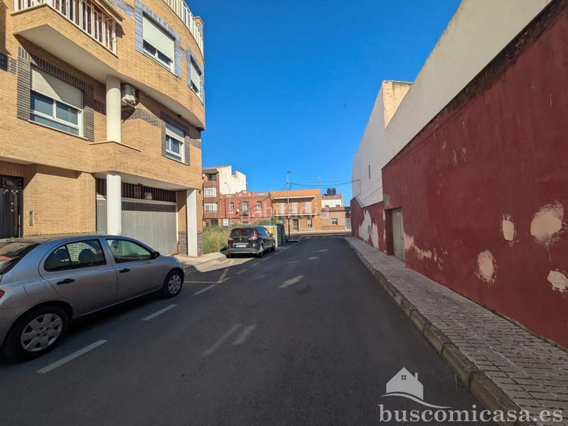 Foto f5d89702-f82a-45e1-ad82-af154acc82aa. Aparcament cotxe a La Zarzuela - San José - Belén Linares