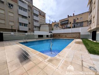 Etagenwohnung  Calderón. Piso en urbanización con piscina.