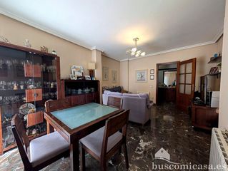 Etagenwohnung  Zambrana. Bonito piso en calle zambrana.