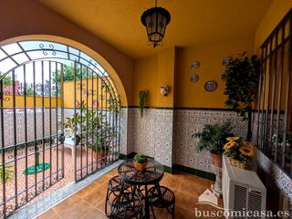 Haus  Oscar esplá. Bonita casa en los naranjos, linares.