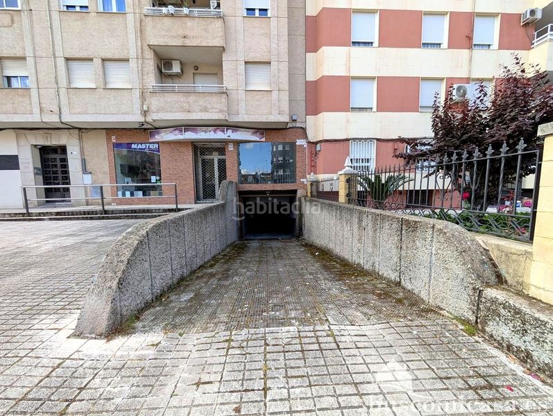 Foto d6714bc7-ce2f-4112-91b4-6d0f8bb22e53. Aparcament cotxe a La Zarzuela - San José - Belén Linares