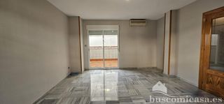 Reihenhaus  Medio ambiente. Venta de casa de tres plantas en maracena