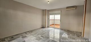 Casa adossada  Medio ambiente. Venta de casa de tres plantas en maracena