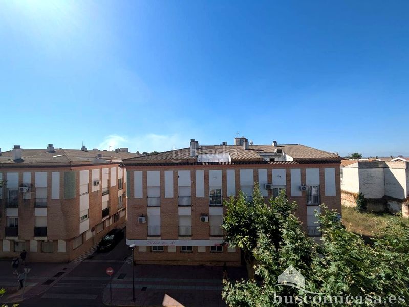 Foto b9ab20f0-43ab-4da0-adbb-7eae0ae58e29. Pis amb aparcament a Carolina (La)