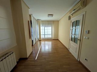 Alquiler Piso  Daoiz. Precioso piso sin amueblar céntrico