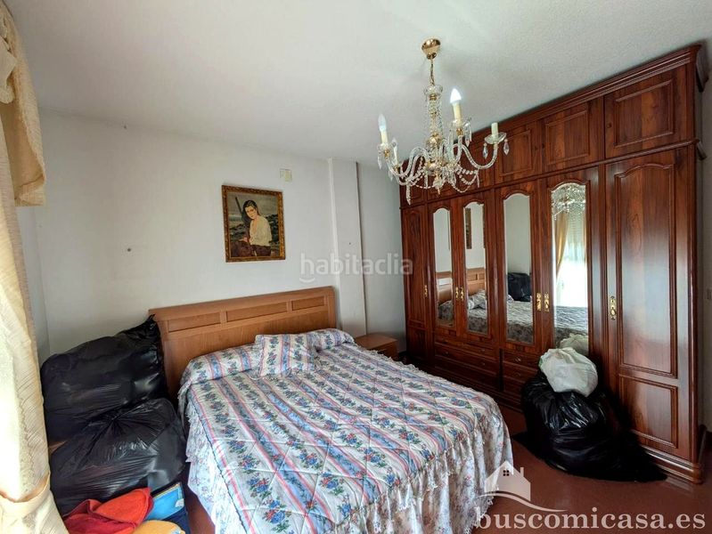 Foto 4a7e93f9-f050-48ff-914f-abd00aebaeaf. Casa amb aparcament a Zona Hospital Linares