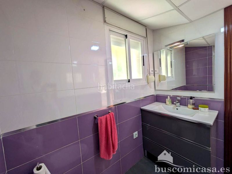 Foto 82d1ec26-f52f-4bd1-bcbf-c1b9df867e02. Casa amb aparcament a Zona Hospital Linares